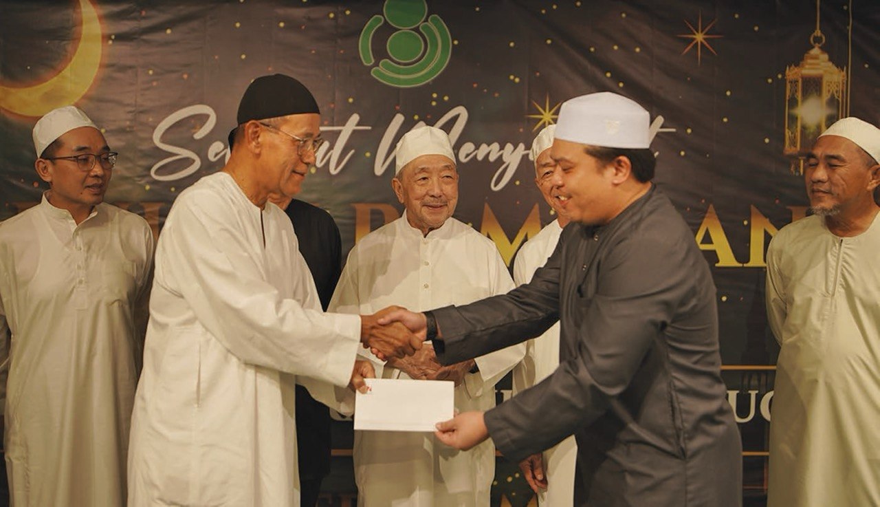 KACC staff at a Ramadan and Hari Raya community event with PERYATIM